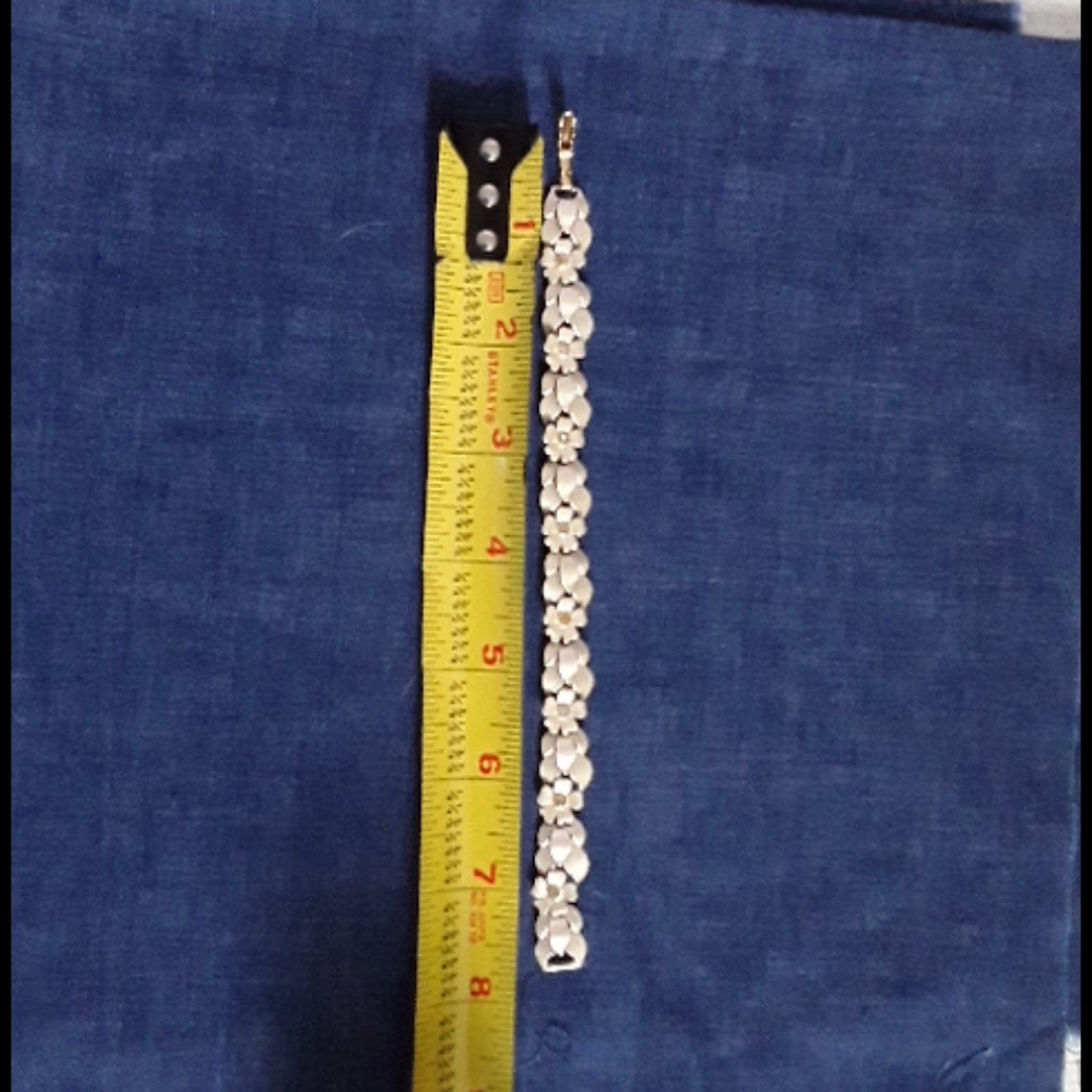 Flower Bracelet - Picture 6 of 7